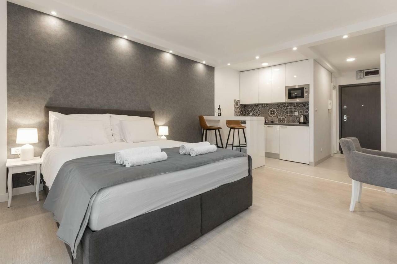 Penthouse "Sky 17" S Balkonom I Besplatnim Parkingom Apartment Zagreb Bagian luar foto
